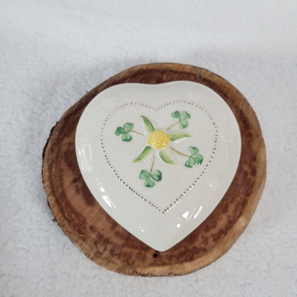 Belleek Trinket Box Dish Covered Heart Shape Shamrocks Irish Pottery Love NEW